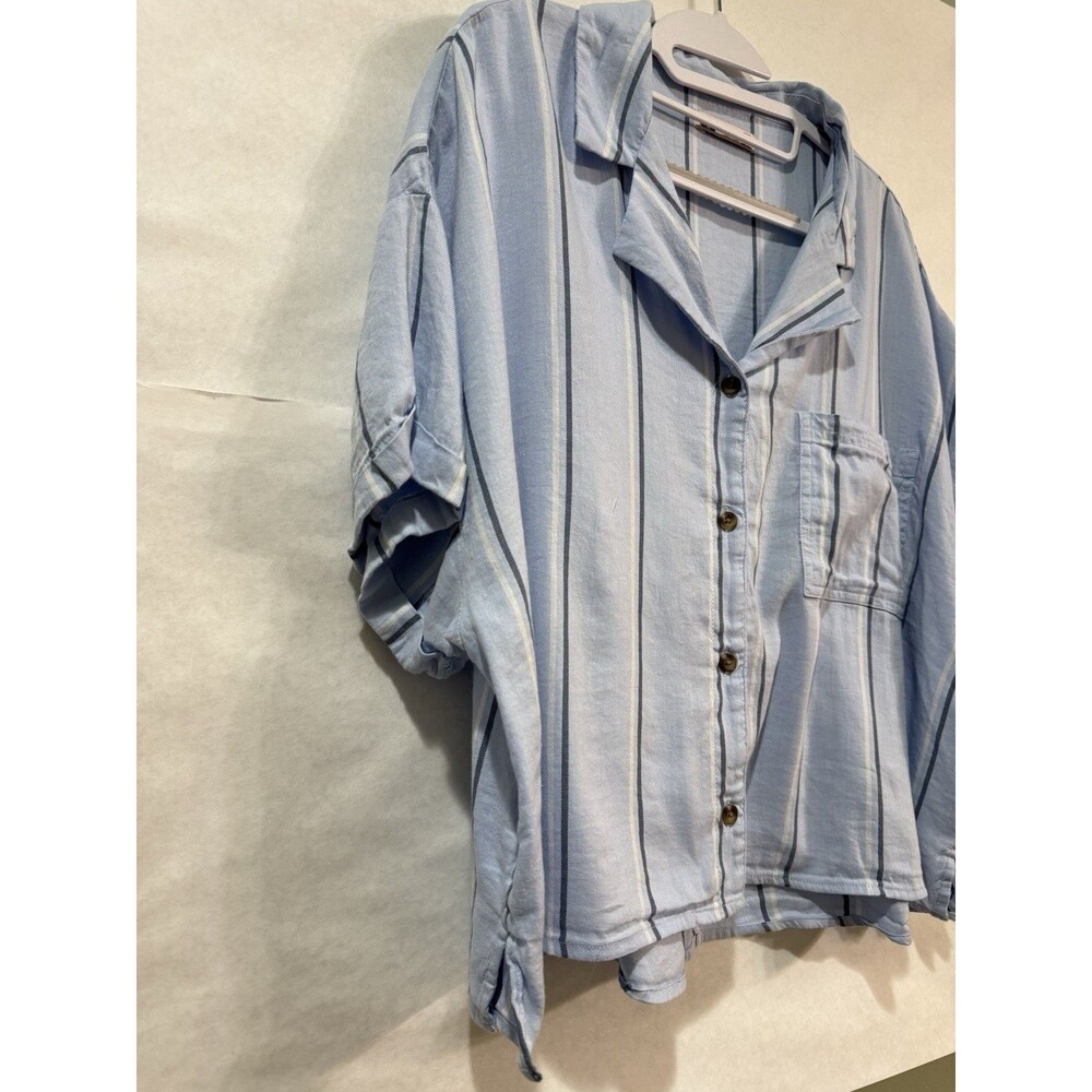 SO Light Blue Striped Cropped Button Front Shirt Short Sleeve XL Beachy NWOT - Picture 5 of 9